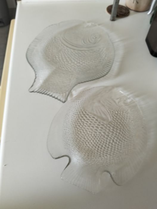 Conjunto 2 pratos (travessas) vidro formato de peixe novos cada 7€