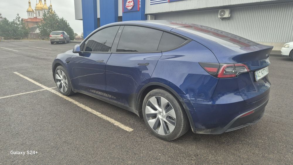 Продаж авто Tesla Y 7 міст