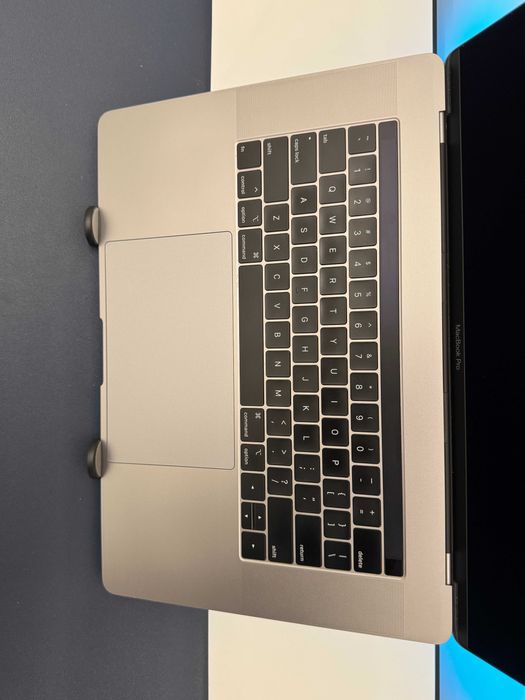 MacBook Pro 15″ 2018 | i9 | 32GB RAM | 1TB SSD – OKAZJA