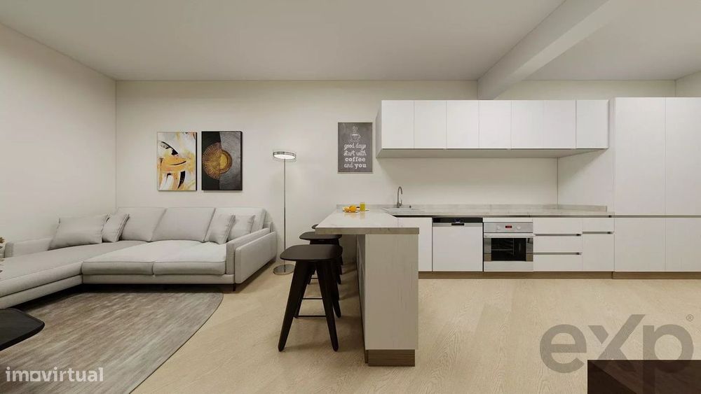 Campolide, Moradia isolada com pátio e estacionamento para renovar  Li