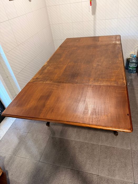 Mesa de jantar de madeira extensível