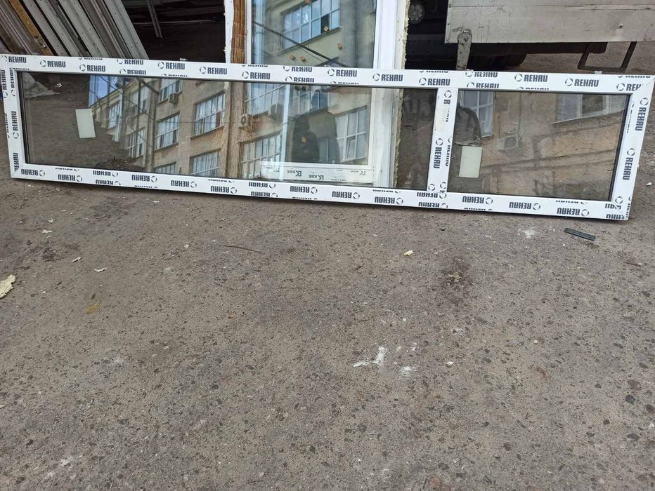 Вікна Rehau глухі, вузькі — після новобудови