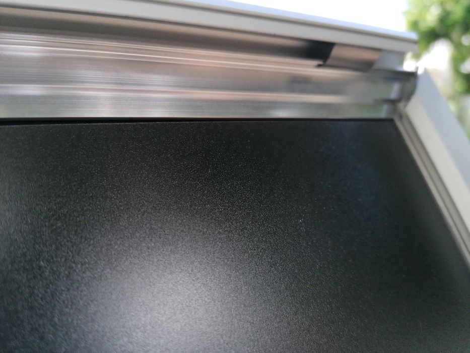 Quadro preto com moldura de alumínio