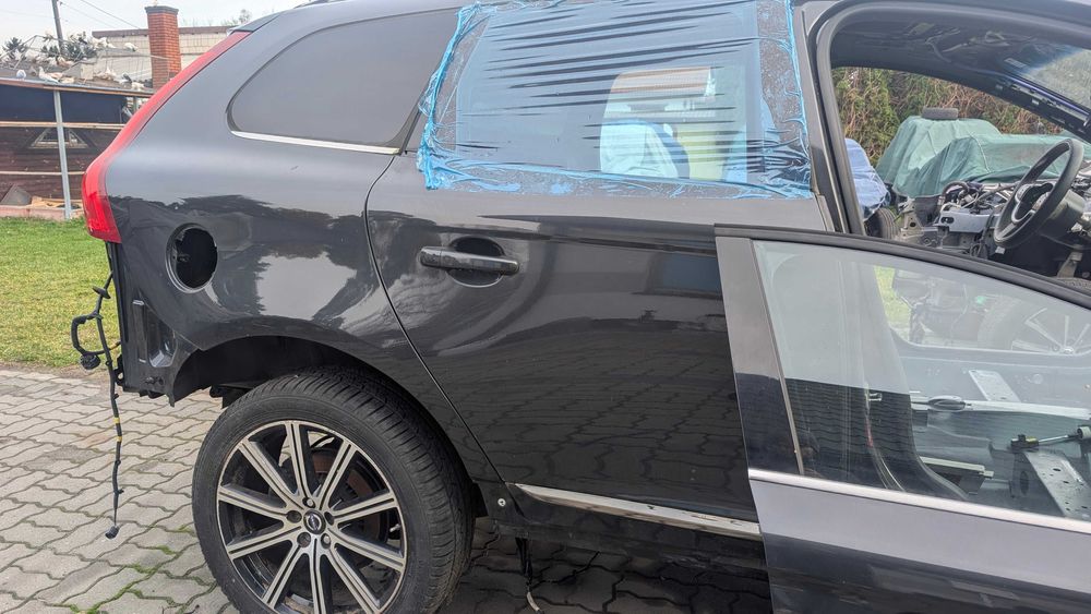 volvo xc60 I lift 2015 błotnik tylny prawy lewy