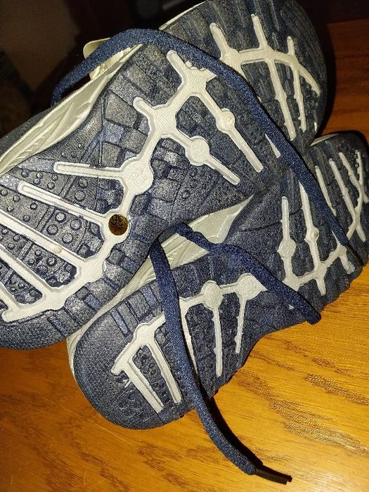 Sprzedam buty sportowe dziewczęce/damskie