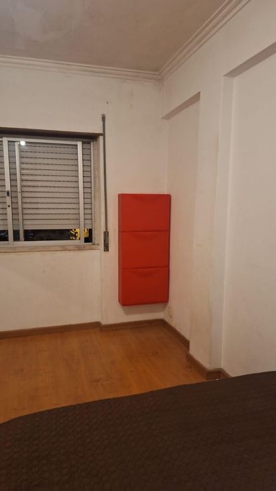 Quarto  em apartamento bem localizado