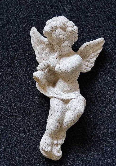 Par de anjos músicos em gesso imitação pedra