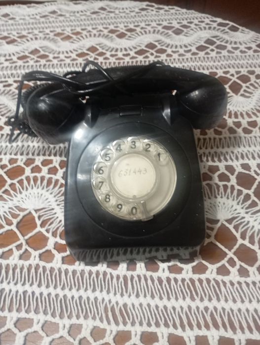 Vendo este telefone muito bonito bom estado antigo
