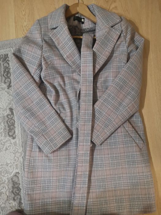 Дуже гарне демисезонне пальто