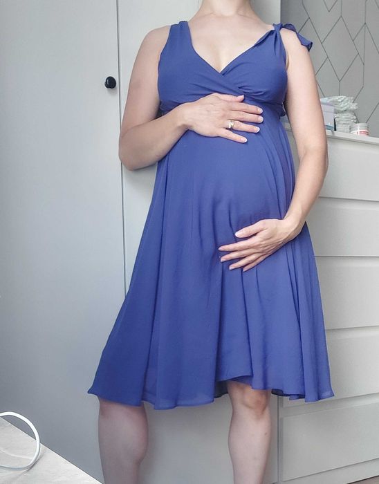 Elegancka chabrowa sukienka ciążowa na ramiączkach