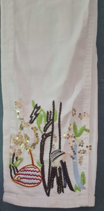 Jenss brancos zara com bordados e lantejoulas