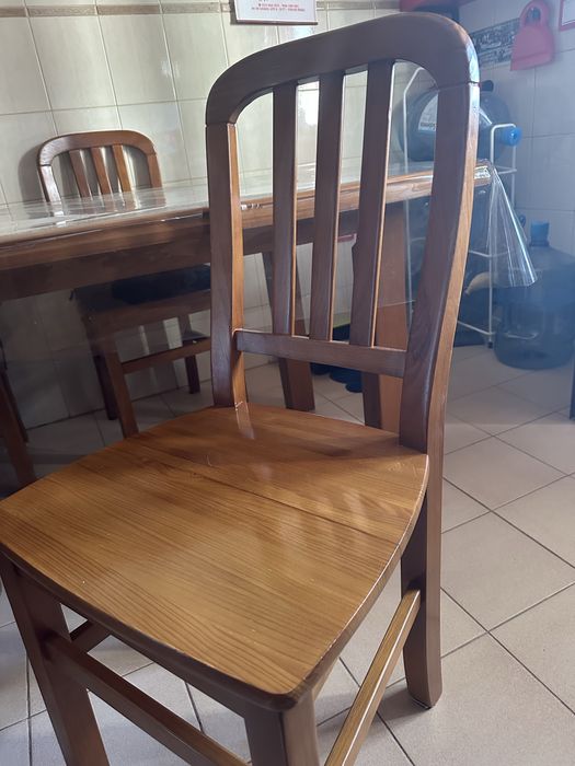 Mesa de cozinha com cadeiras