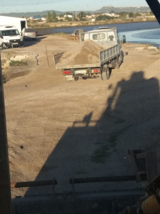 Limpeza de terrenos, demolições, construção civil