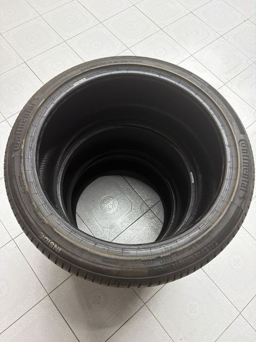 Pneus Continental Ultra Contact 235/40 R19 XL