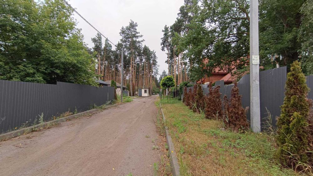 Ділянка серед сосен, 8 соток, нові будинки.