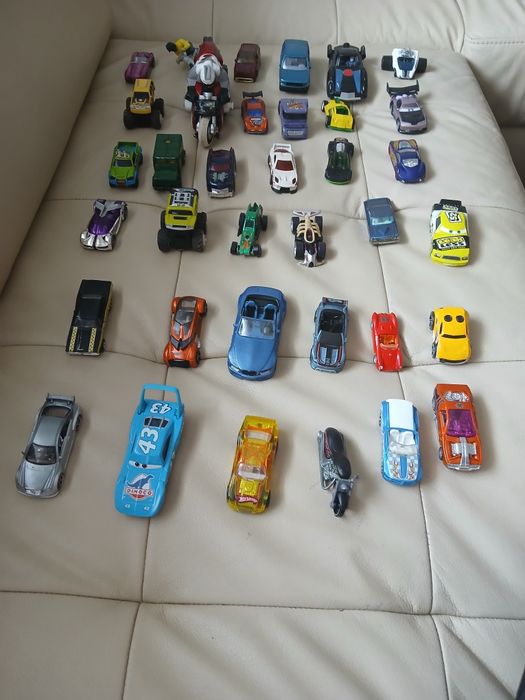 Zestaw Hot Wheels Burago 60szt