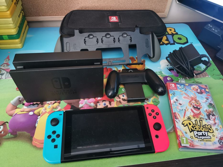 Nintendo switch V2 grip, ladowarka, etui gra