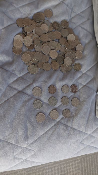 Moedas de 2 escudos e 50 de vários anos