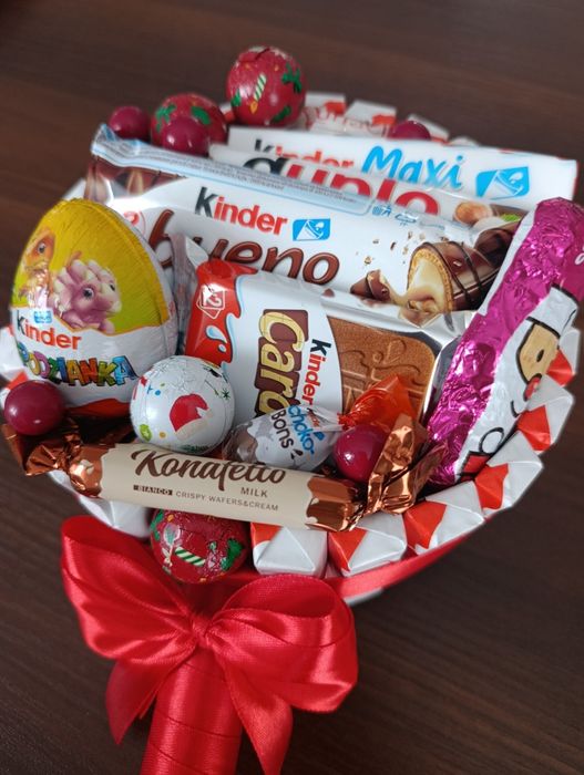 box  torcik ze słodyczy Kinder