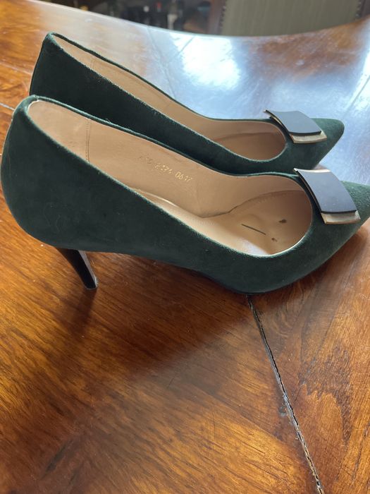 Zielone zamszowe buty na obcasie 39