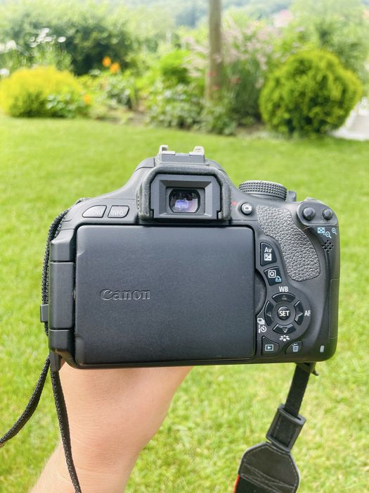 Canon EOS 600D + об’єктив EF-S 18-55mm IS II + сумка | Відмінний стан