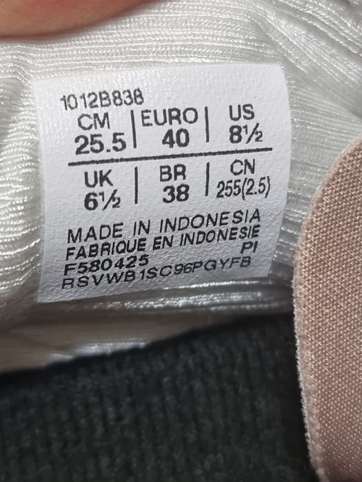 Оригінал 100%  жіночі кросівки asics gel kayano 32  euro 40