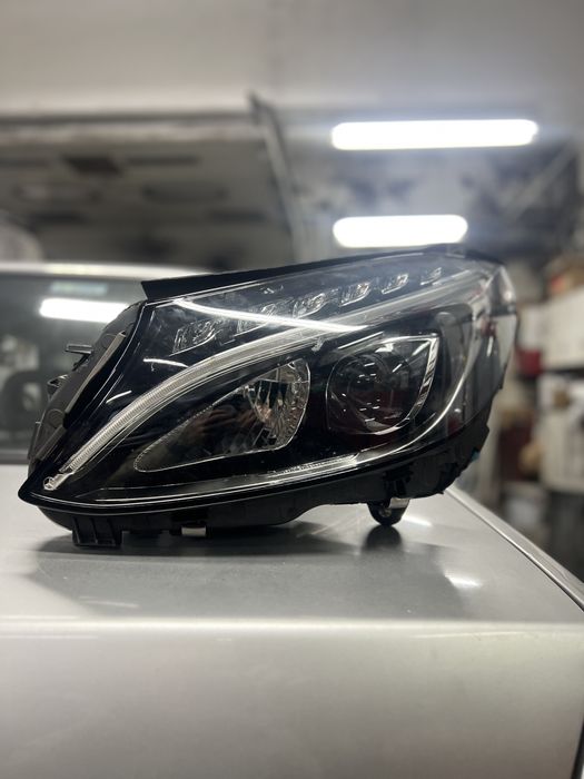 Ótica LED Esquerda Mercedes C W205