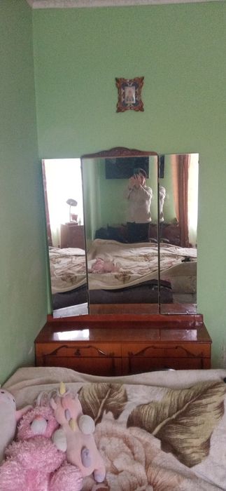 Трюмо.     дзеркало