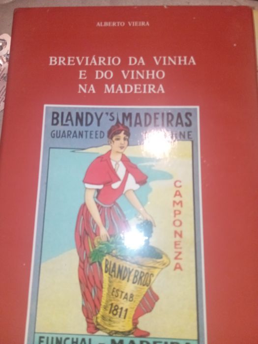 Livro da madeira vinho