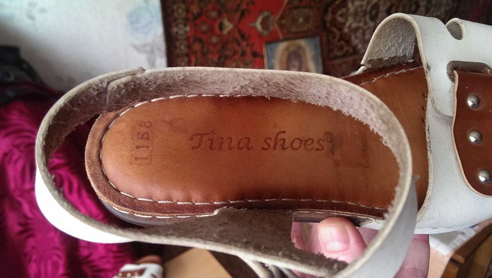 Женские Качественные кожаные сандалии босоножки Tina Shoes 38-го размера, имеют  анатомическую стельку и ребристую подошву
