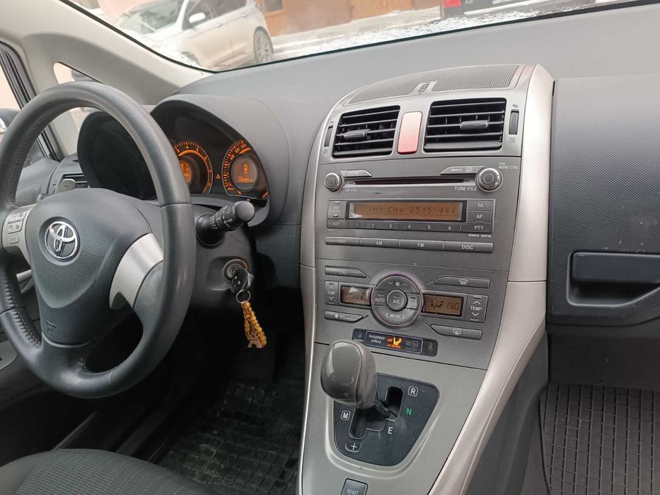 Гарний Auris Executive обслужений