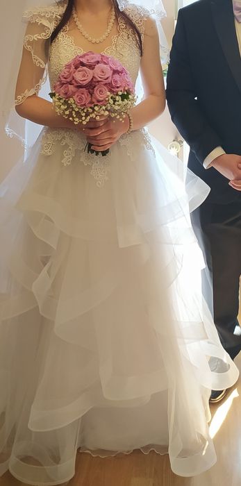 Suknia ślubna falbany księżniczka
