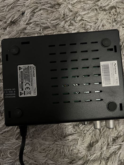 Цифровий ефірний приймач Strong SRT 8202