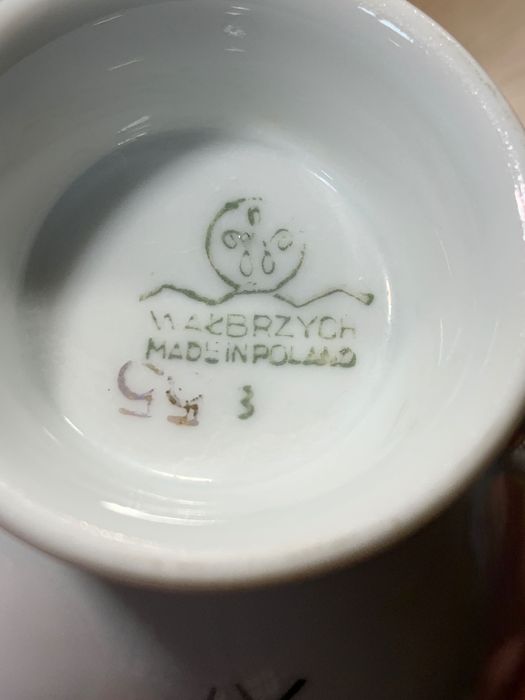 Porcelana Wałbrzych - 4 filiżanki z 2 talerzykami
