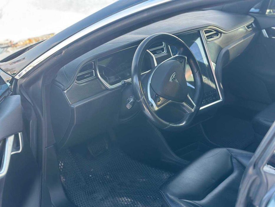 Tesla Model S  2014 85 kWh  Performance