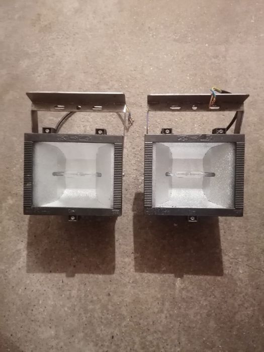 Lampy do montazu zewnętrzego lub wewnętrznego