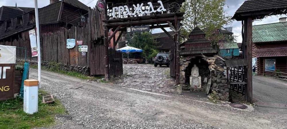 Продається готельний комплекс "Гражда" в с. Поляниця(Буковель)
