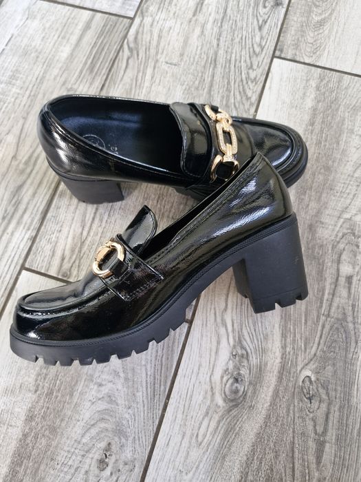 Mokasyny czarne lakierowane 37