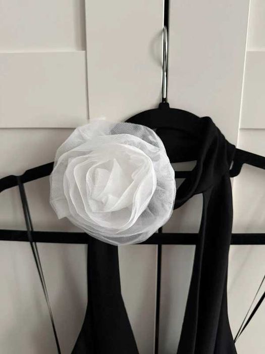 Czarne body halter kwiat zara