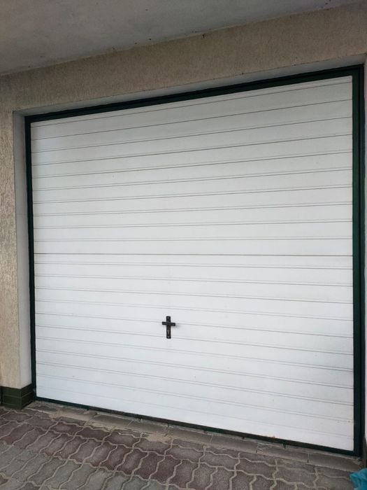 Brama garażowa ocieplana