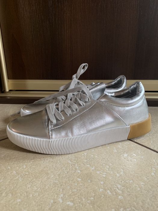 Buty reservd