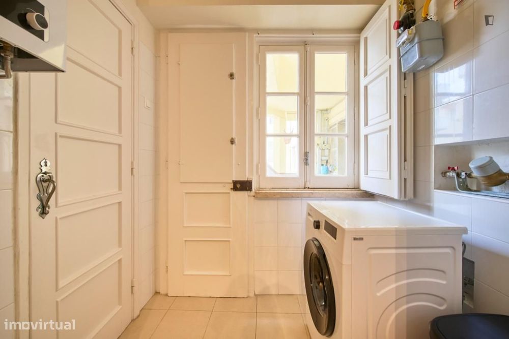 Quarto - localizado em Arroios Lisbon