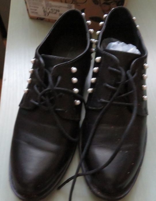 Buty damskie z perełkami