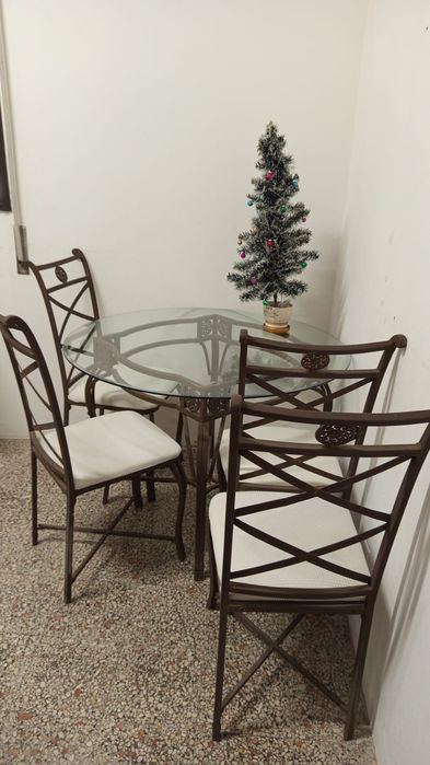 Conjunto Mesa Vidro e Cadeiras
