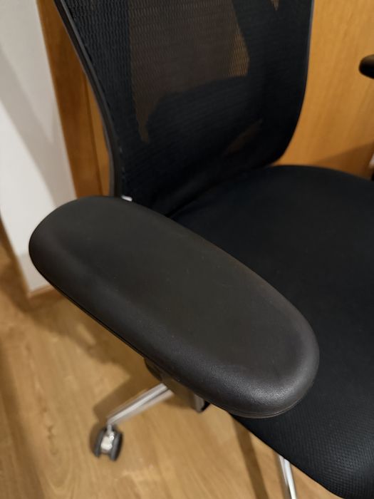 Cadeira ergonómica de escritorio preta (SIHOO)