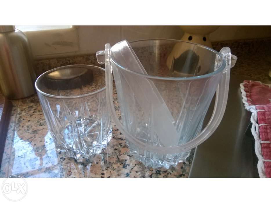 Conjunto 6 copos e Balde de gelo, vidro novos