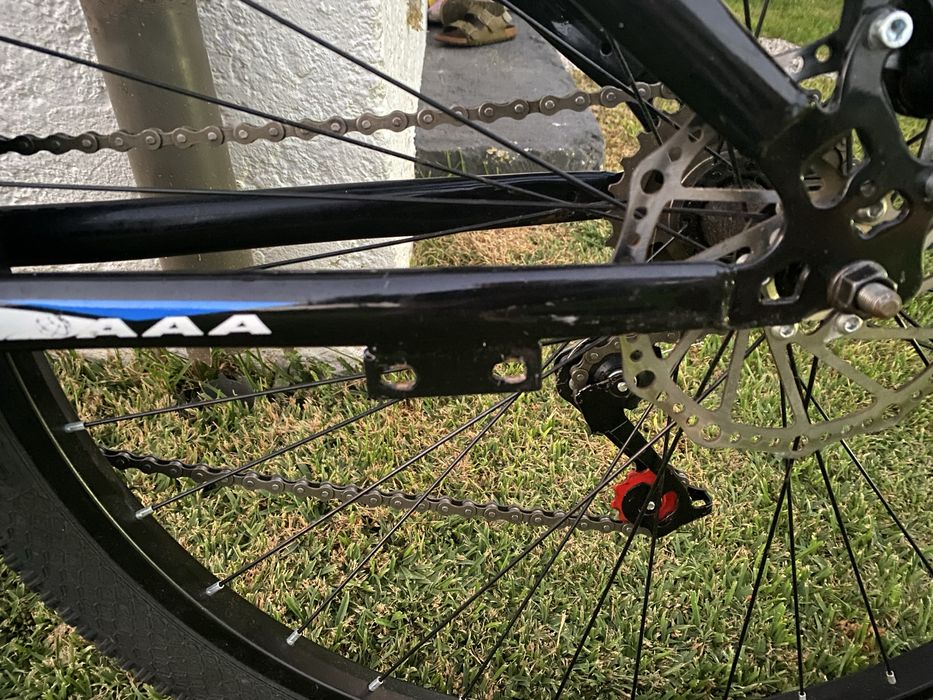 Vendo bicicleta por falta de uso, acessorios de crianca nao incluidos