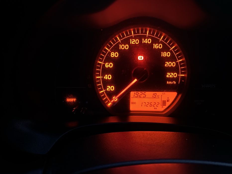 Тойота yaris 2013р