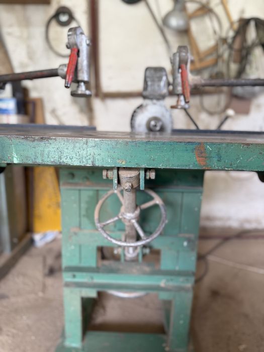 Profesjonalna otwornica (frezarka) stolarska do drewna