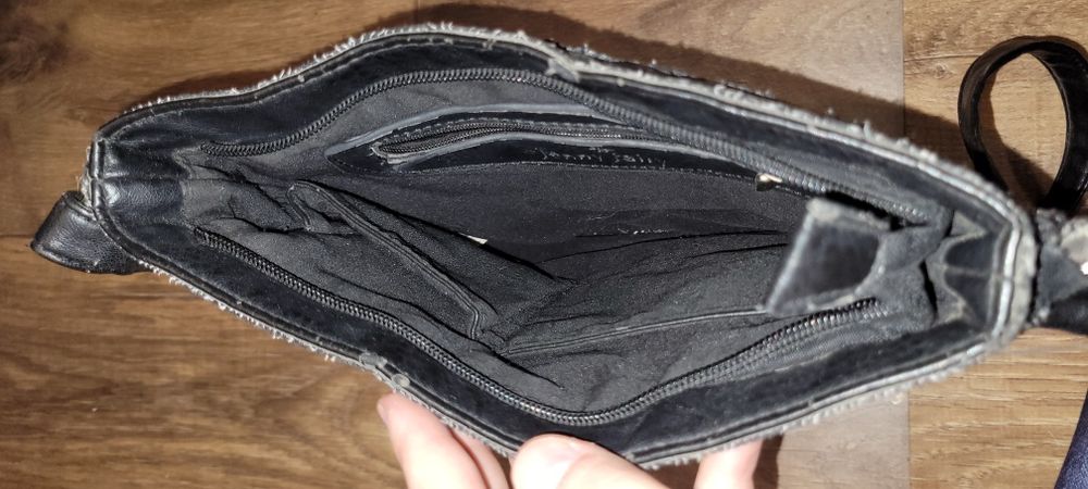 Czarna torebka tanio